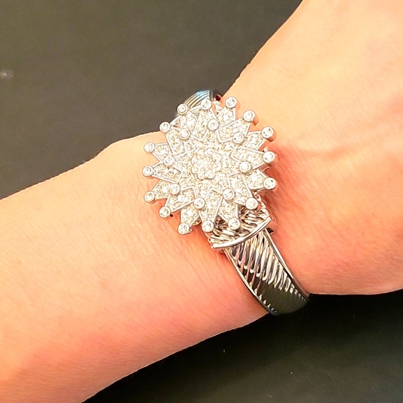 NEW Crystal Starburst Bangle-Bracelet Watch! Silver-tone, Clear Crystals - Picture 12 of 16